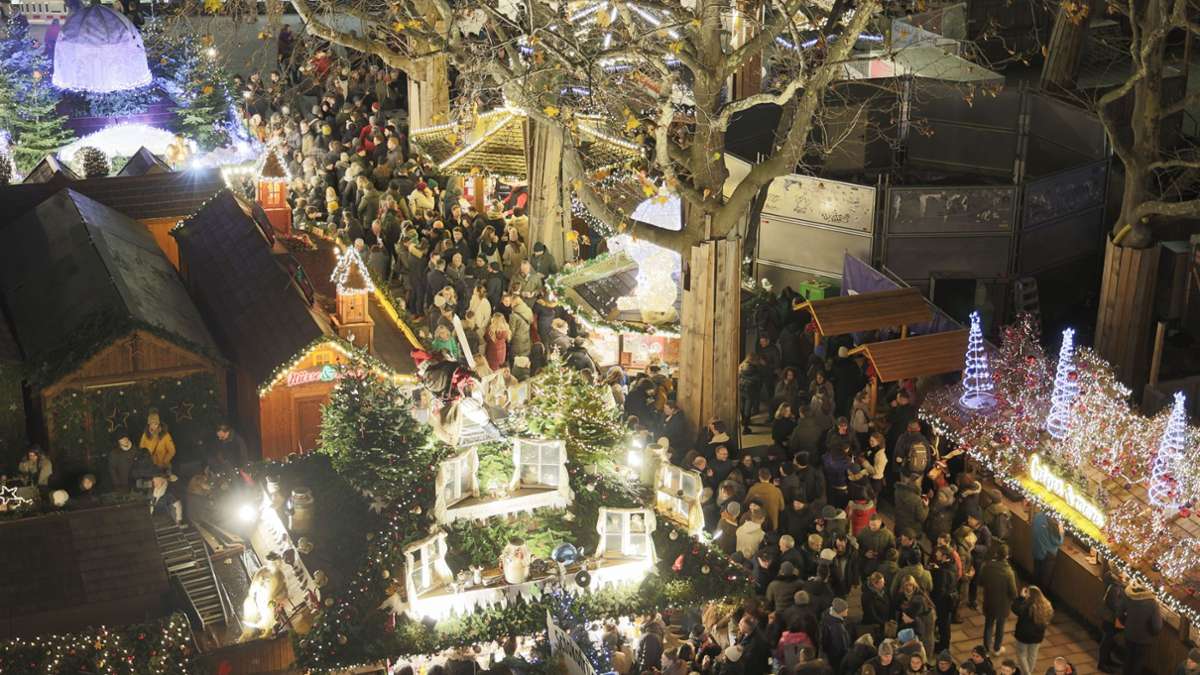 Gleich am ersten Abend sehr gut besucht: der Stuttgarter Weihnachtsmarkt