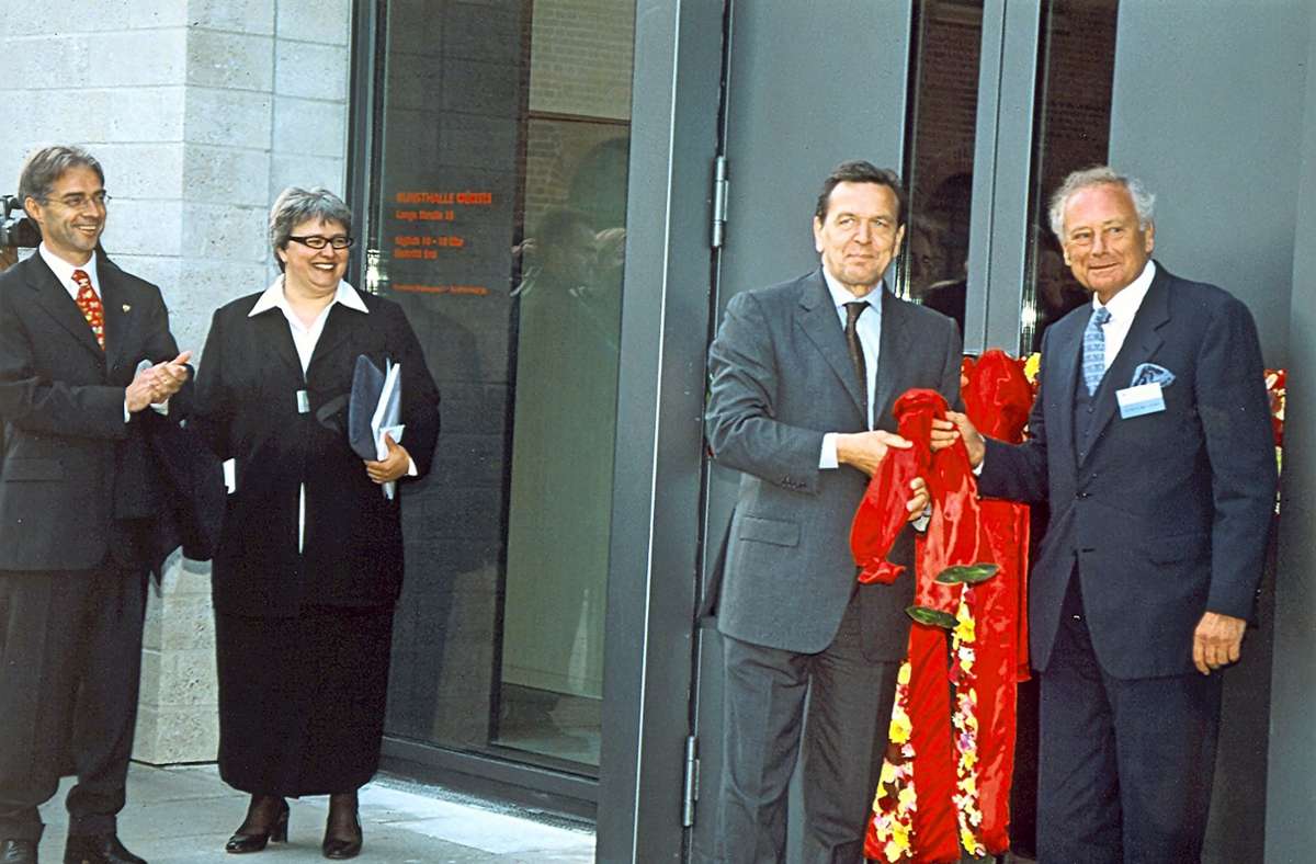 18. Mai 2001: Bundeskanzler Gerhard Schröder eröffnet in Schwäbisch Hall mit Reinhold Würth die Kunsthalle Würth.