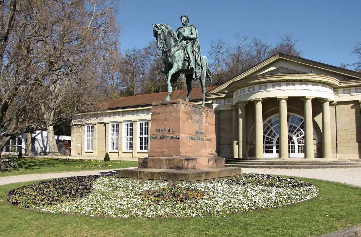Das Reiterdenkmal vor dem Kursaal erhält im Mai eine Bepflanzung zum Vereinsjubiläum. Foto: /Edgar Rehberger