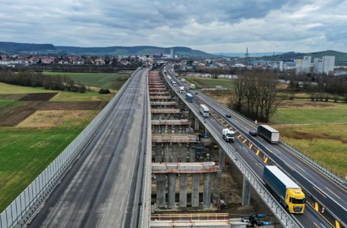 A6 bei Heilbronn: Verschiebung der Brücke erfolgreich beendet