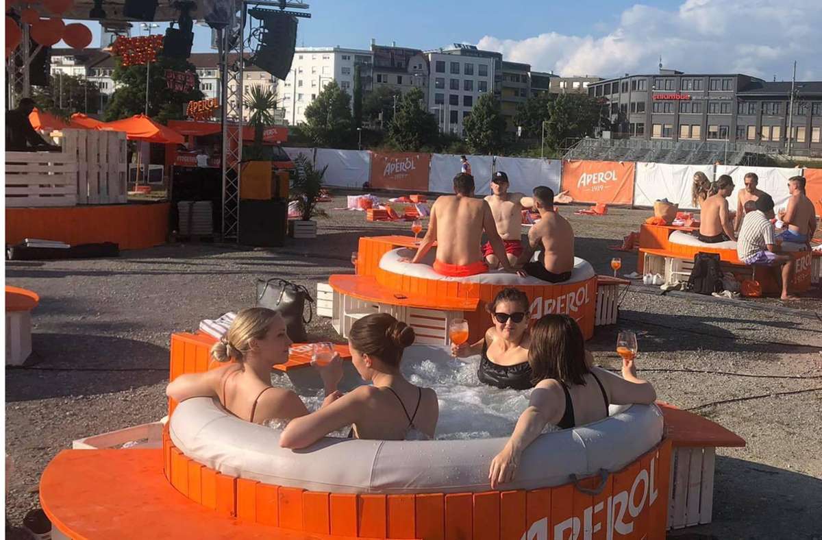 Pool-Konzerte  auf dem  Cannstatter Wasen: Stuttgarts Sehnsucht nach dem Meer