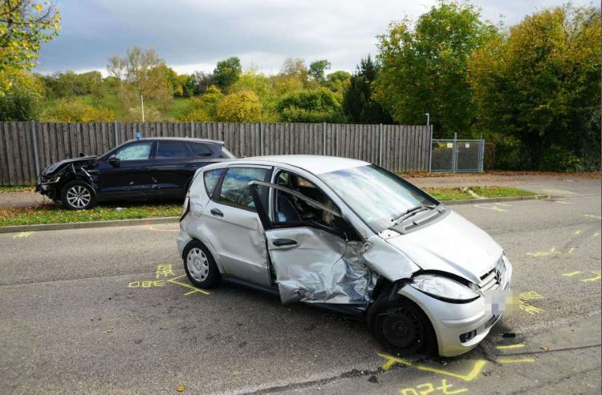 Die Fahrerin des Mercedes wurde bei dem Unfall lebensgefährlich verletzt.