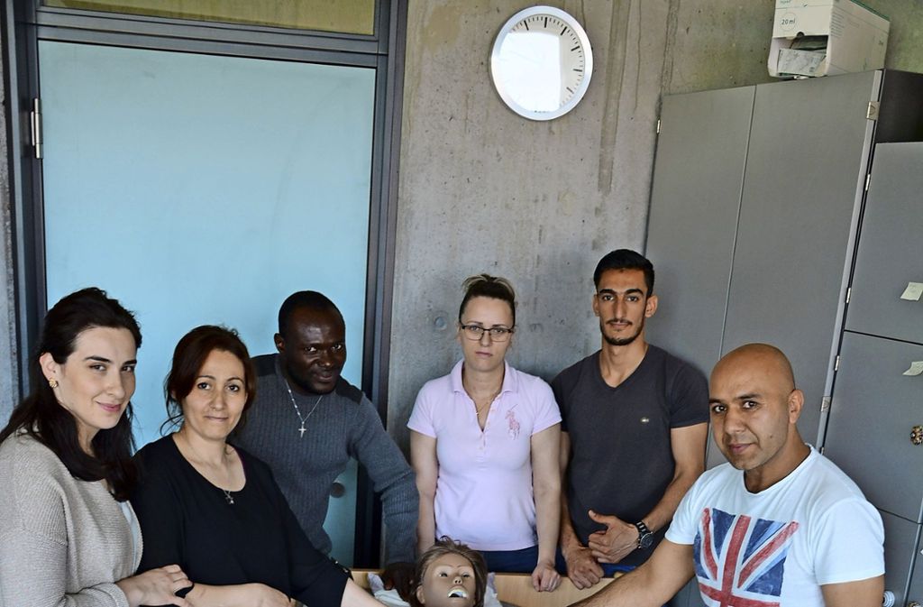 Bad CannstattAn der Kolping-Schule ist eine Ausbildung auch mit geringen Sprachkenntnissen möglich: Pflegeberuf als Perspektive für Flüchtlinge