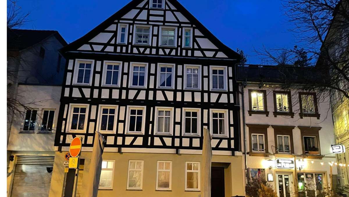Streit um Fassadenfiguren in Stuttgart: Die drei Mohren kehren zur Eröffnung der Bar nicht zurück