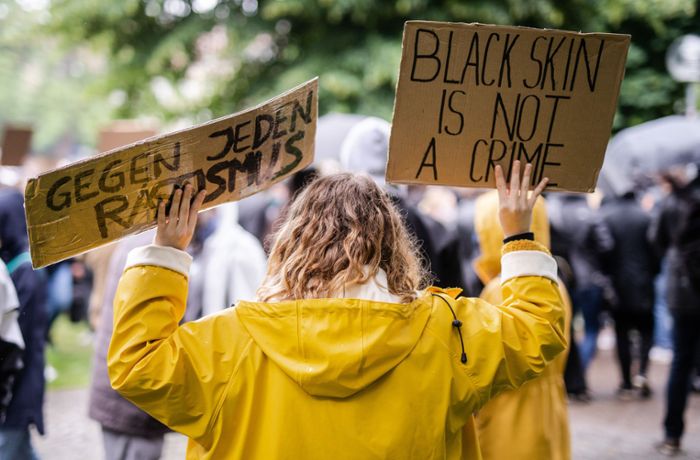 Kundgebung gegen Rassismus in Stuttgart: Gedenken an George Floyd: Großdemo auf dem Wasen