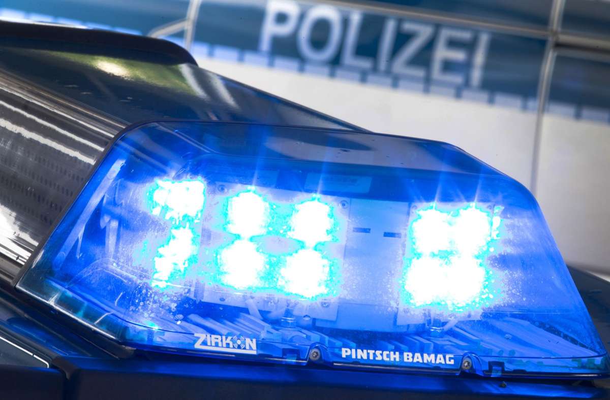 Stuttgart-Bad Cannstatt: Mercedes verkratzt