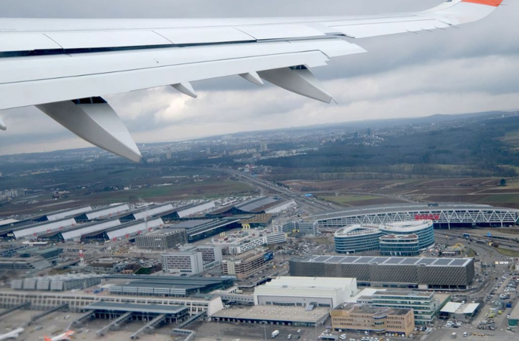 Corona-Vorsorge am Flughafen Stuttgart: Bundesregierung fliegt Passagiere aus Wuhan nach Stuttgart