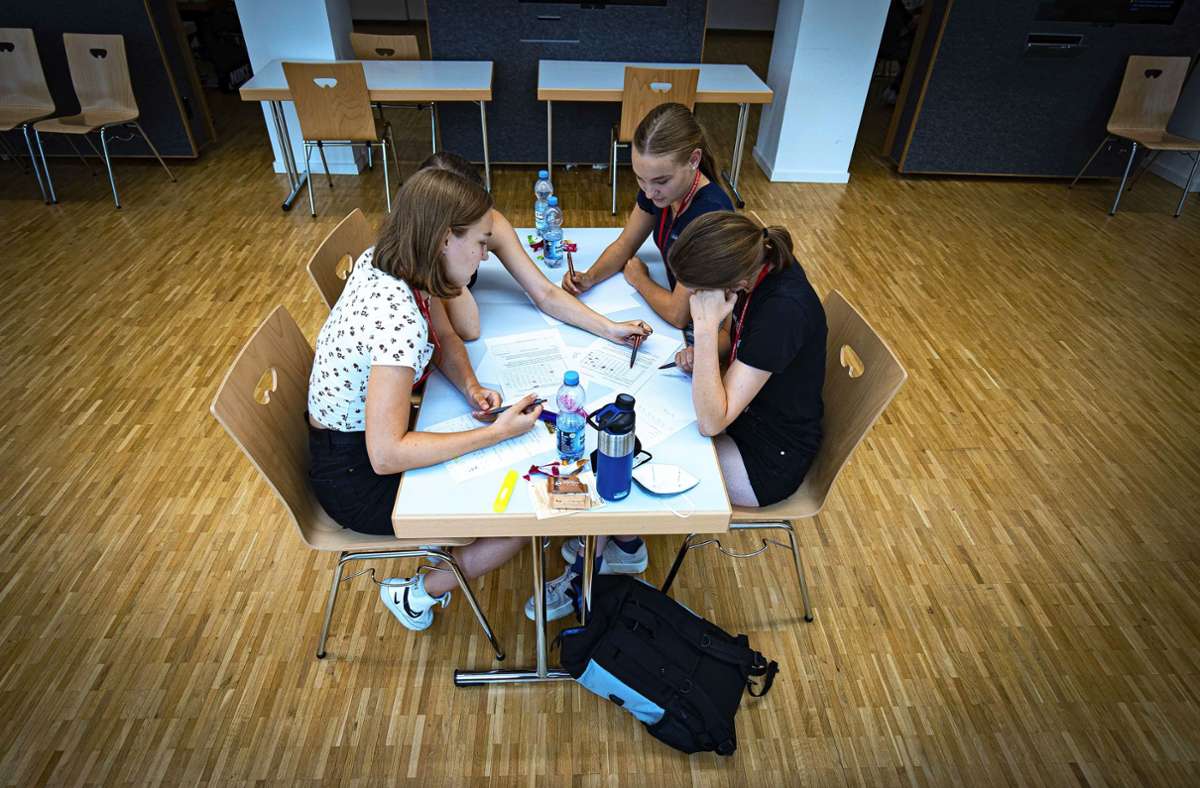 Mathe-Wettbewerb in Stuttgart: Matheasse stecken ihre Köpfe zusammen