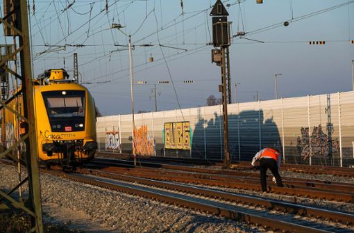 Nach der Beschädigung einer Oberleitung ist am Donnerstagnachmittag die Rheintal-Bahn zwischen Offenburg und Lahr über Stunden komplett gesperrt worden. Foto: dpa/Christina Häußler
