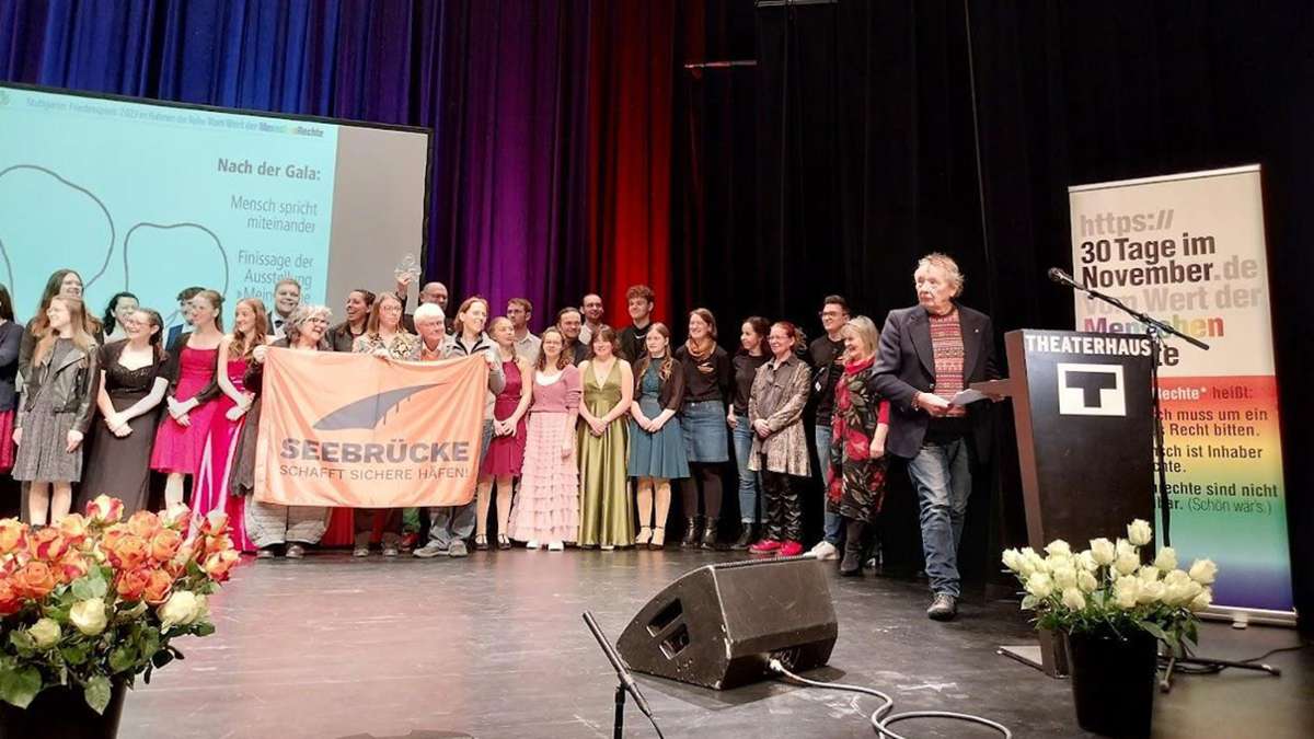 Gala im Theaterhaus Stuttgart: Seebrücke erhält Friedenspreis