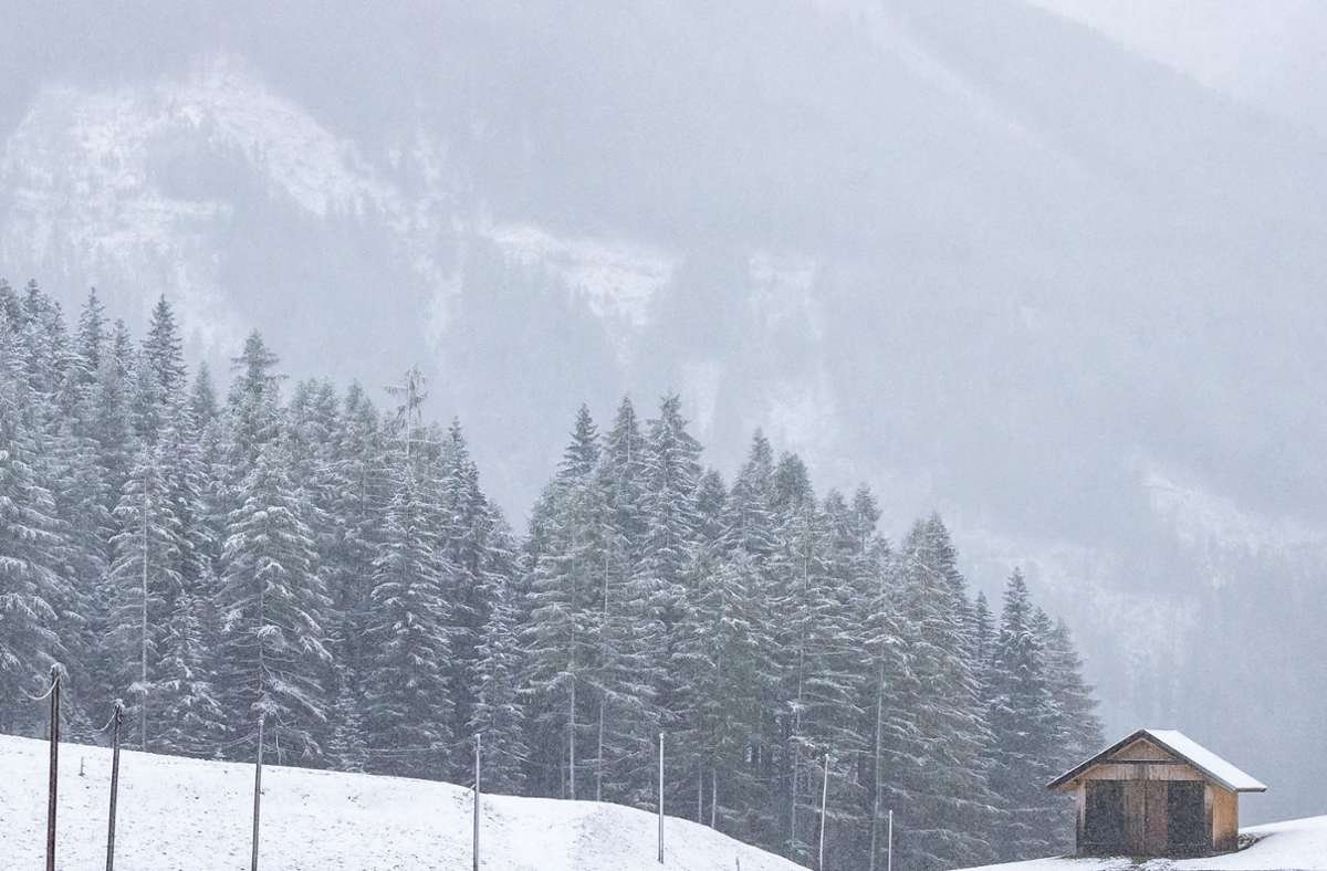 Bei Salzburg: Deutsche Wanderer bleiben im Neuschnee stecken – Rettung per Hubschrauber