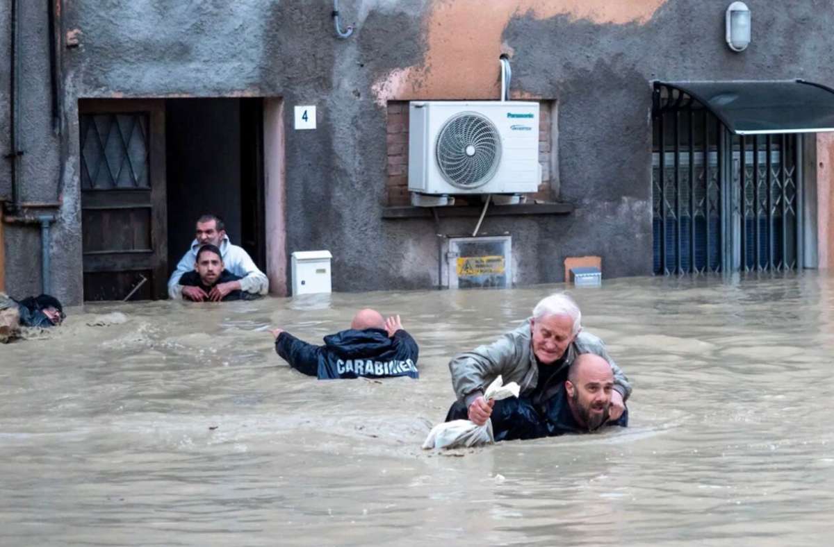 Überschwemmungen in Italien: Taucher finden weiteren Toten