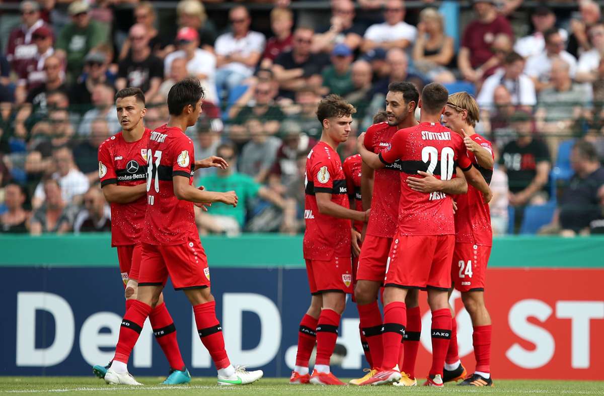 BFC Dynamo gegen VfB Stuttgart: Ersatzgeschwächte Stuttgarter erreichen zweite Pokalrunde