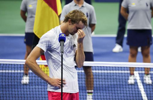 Alexander Zverev kämpfte nach der Niederlage im US-Open-Finale mit den Tränen. Foto: AFP/AL BELLO