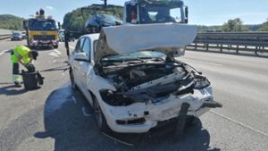 Unfall mit fünf Fahrzeugen auf der A8
