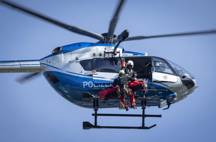 Feuerwehr und Polizei in Stuttgart: Rettungsübung am Gaskessel erregt  Aufsehen