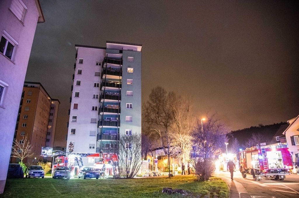 92-Jährige kommt schwer verletzt ins Krankenhaus: Wohnungsbrand in der Pliensauvorstadt