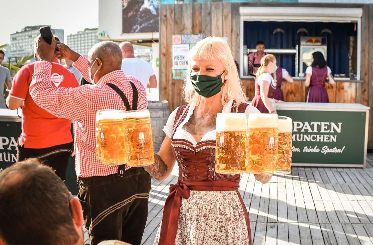 Weil das Cannstatter Volksfest coronabedingt ins Wasser fällt, gibt es in diesem Jahr den Mini-Wasen in einigen Stuttgarter Lokalen.