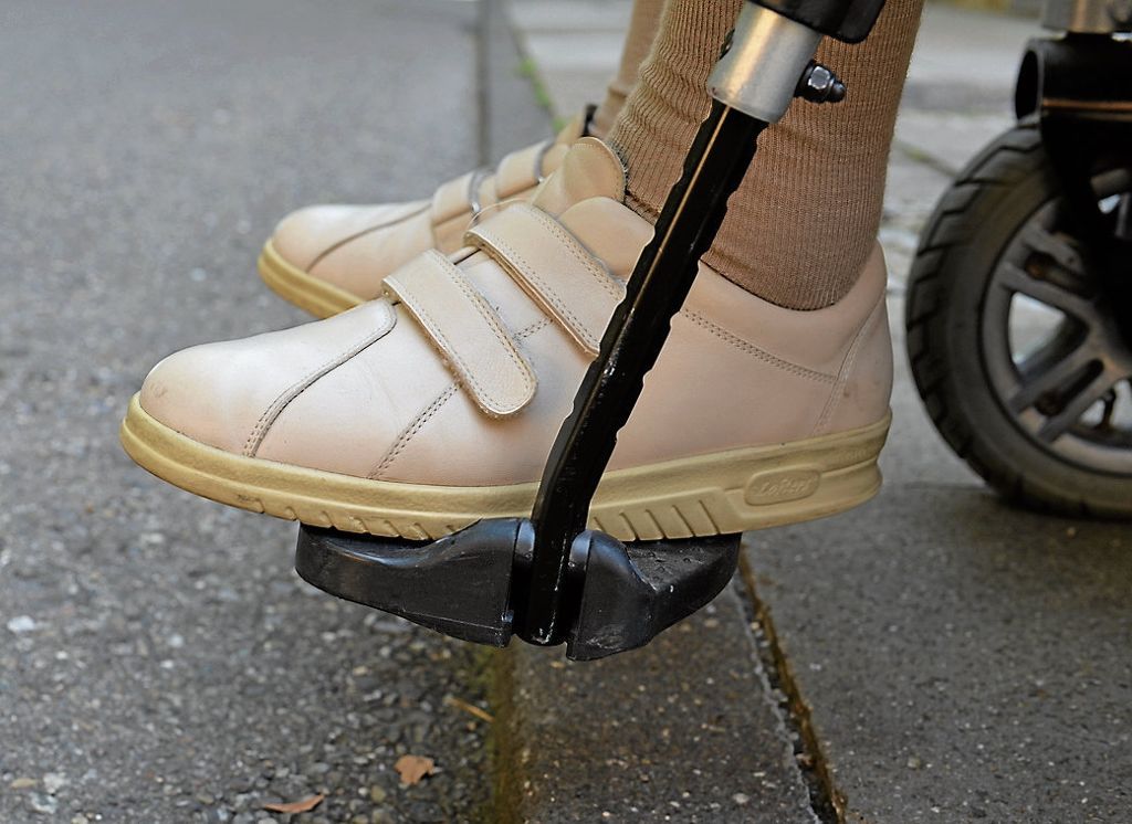 BAD CANNSTATT: Rollstuhlfahrer stoßen in der Altstadt auf viele Probleme: Spazierfahrt mit Hindernissen