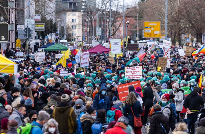 Versammlungen in mehreren deutschen Städten: Tausende bei Demonstrationen gegen Corona-Politik