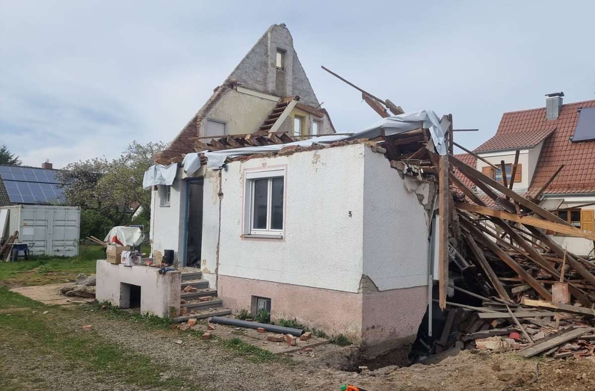 Memmingen: Hausdach eingestürzt - ein Toter
