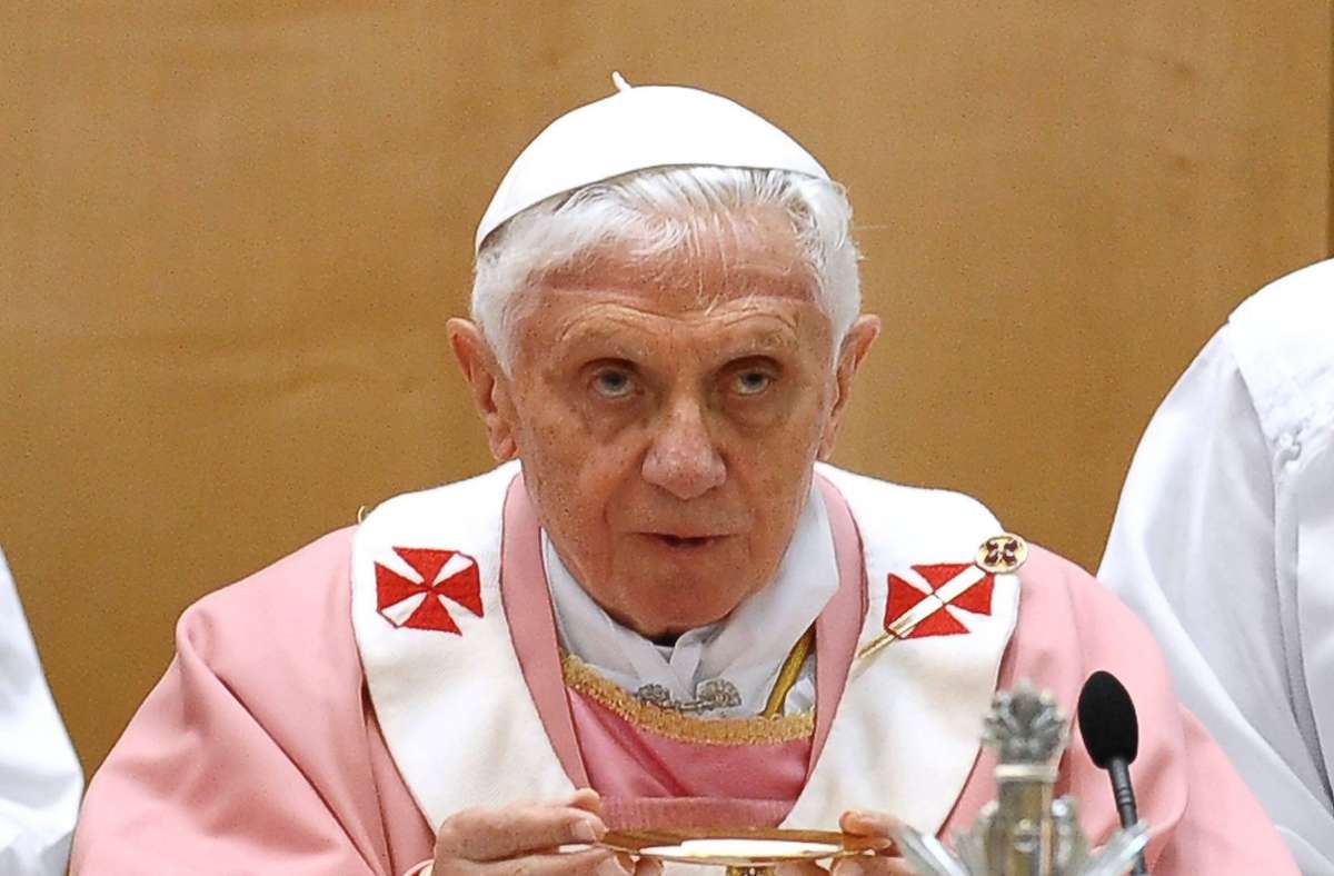 Kirchenrechtler: „Benedikt legt die Axt ans Papstamt“