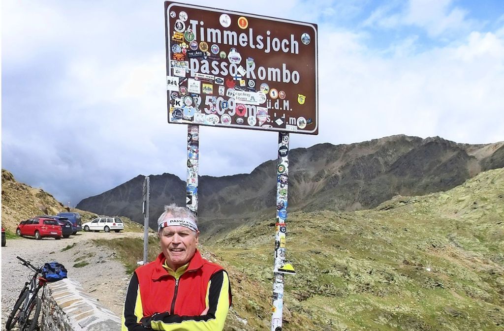 Alt-Stadtrat Rainer Kußmaul fährt Tour-de-France-Etappen nach und hilft im städtischen Weinberg: Radelnder Gipfelstürmer