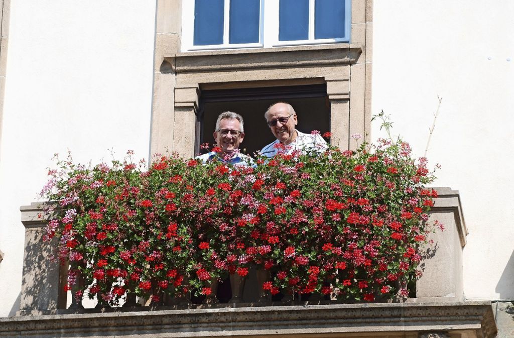 Karl Geck spendet Balkonpflanzen für denkmalgeschütztes Gebäude: Der Mann für die Blumenpracht am Rathaus