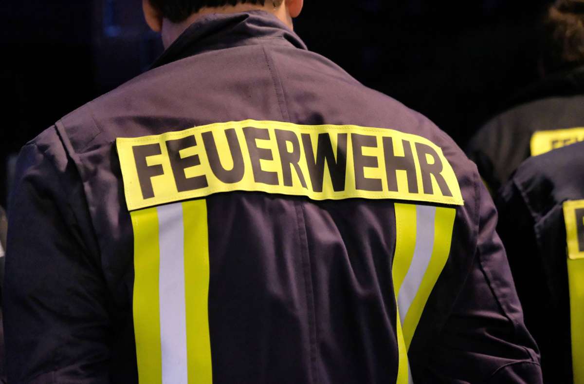 Brände in Weinstadt: Unbekannte zünden zwei Fahrzeuge an