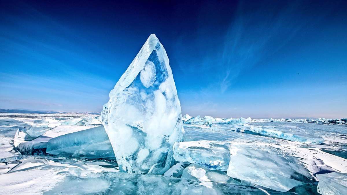 Eis auf dem Baikalsee in Russland