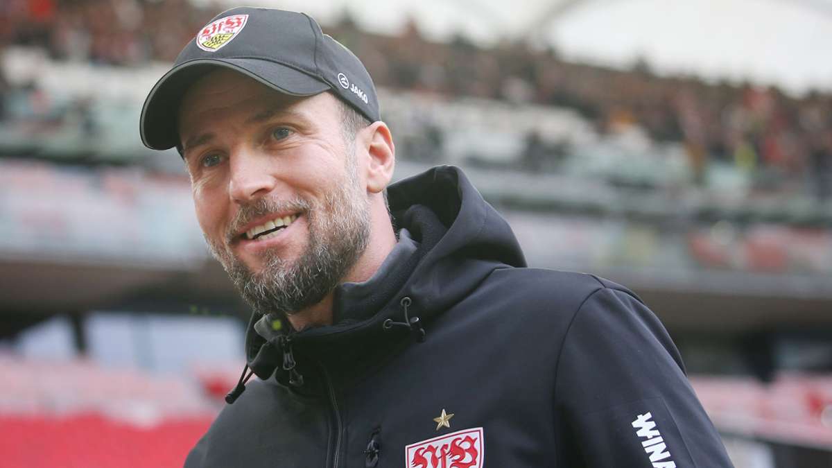 Trainer Sebastian Hoeneß geht die Partie des VfB Stuttgart in Darmstadt frohen Mutes an.