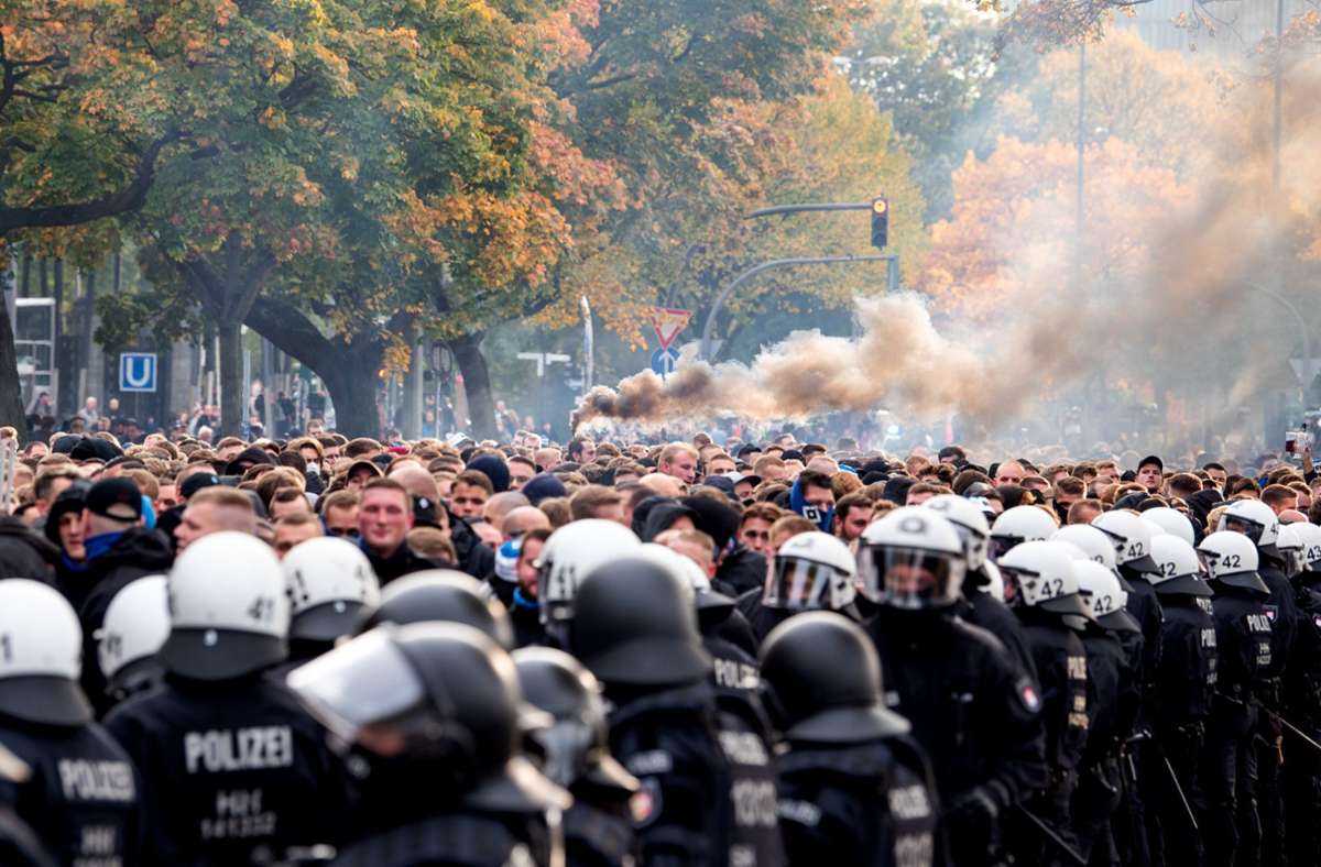 Vor Stadt-Derby in Hamburg: FC St. Pauli kritisiert heftigen Polizeieinsatz