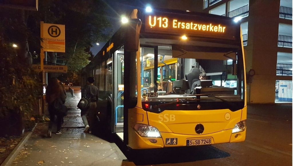 Taxis und Busse bringen Fahrgäste nach einem Unfall zur nächsten Haltestelle: Bad Cannstatt: Wenn die Stadtbahn ausfällt