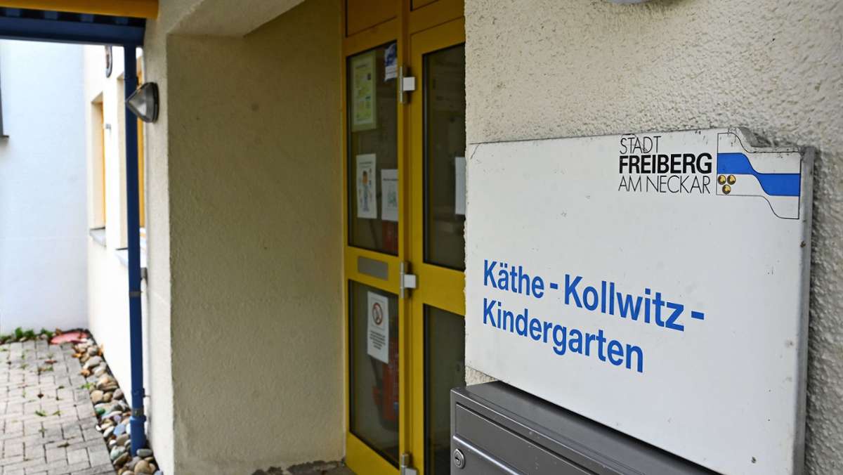 Freiberg am Neckar: Kita-Tür stürzt auf  Bub: schwer verletzt