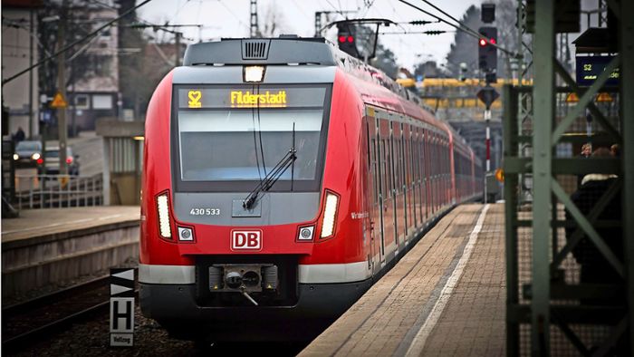 Trio verprügelt Reisende in S-Bahn