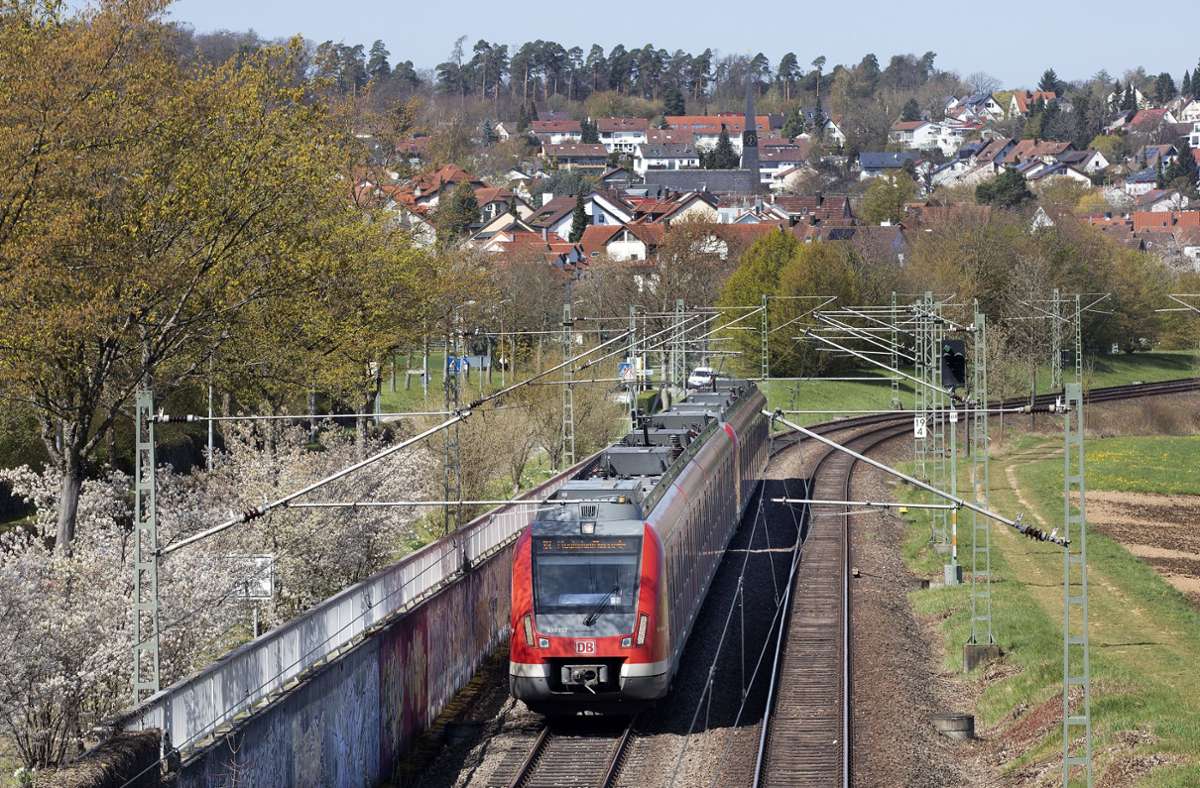 Rohrer Kurve Neue, bislang nur geplante  Verbindungskurve zwischen der Gäubahn und der S-Bahnstrecke zum Flughafen (Bild). Sie würde beim Bau des Pfaffensteigtunnels obsolet.