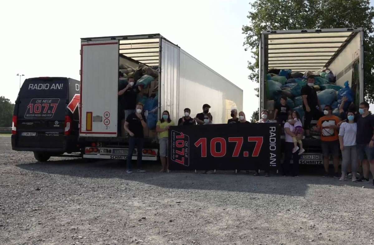 Der Sender „Die neue 107,7“ bedankte sich bei seinen Hörerinnen und Hörern. Nach Rücksprache mit dem Roten Kreuz werde man von weiteren Sammelaktionen absehen. 80 Tonnen Kleiderspenden kamen zusammen.