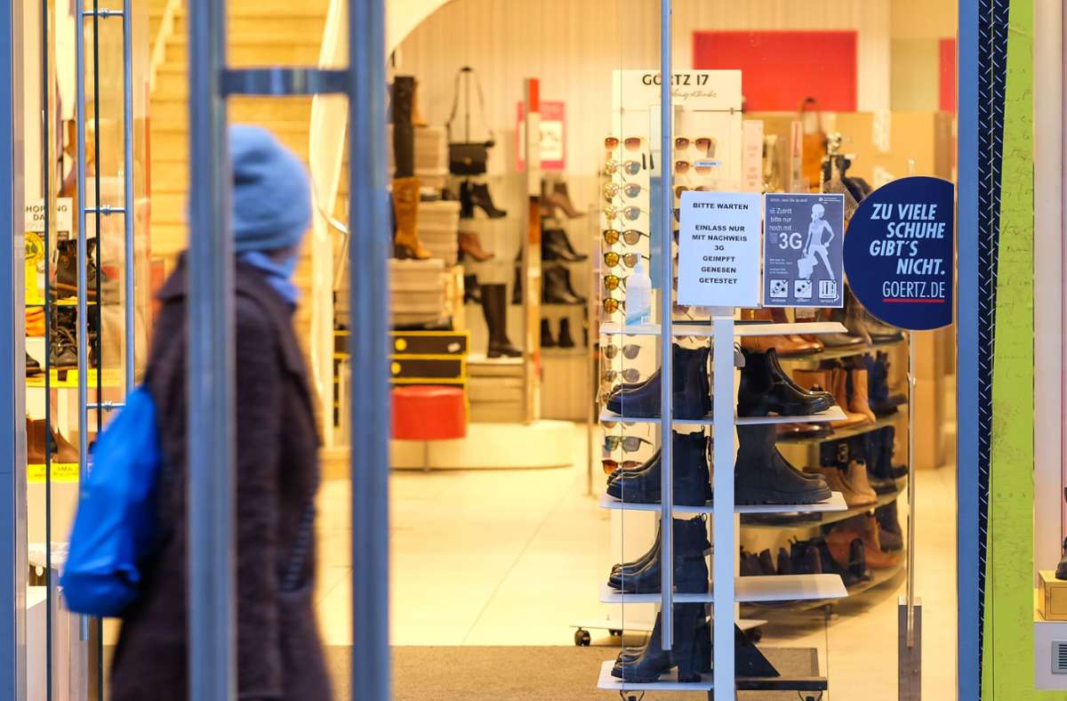Ein Gericht hat  die derzeit geltende 2G-Regel für den Einzelhandel gekippt, die unter anderem auch für die Händler auf der Königstraße in Stuttgart gilt. Foto: Lichtgut/Max Kovalenko