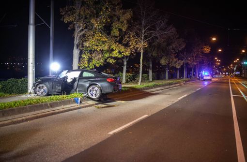 Der 20-jährige BMW-Fahrer sowie sein 23 Jahre alter Beifahrer wurden bei dem Unfall leicht verletzt. Foto: 7aktuell.de/Simon Adomat/7aktuell.de | Simon Adomat