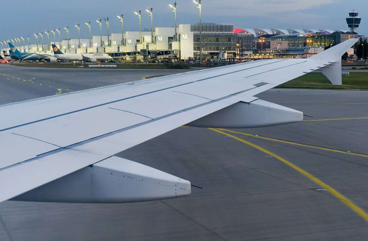 Flughafen in München: Betrunkene Britin randaliert – Flugzeug muss zwischenlanden