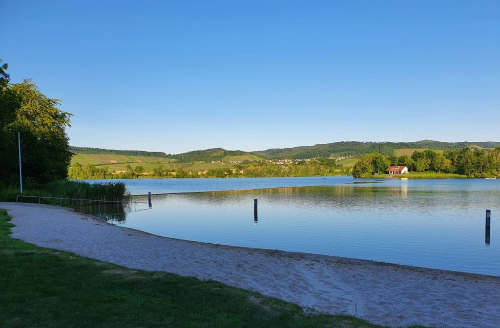 Badeunfall am Breitenauer See bei Heilbronn: 17-Jähriger badet trotz Corona-Verbot – Retter verhindern Schlimmeres