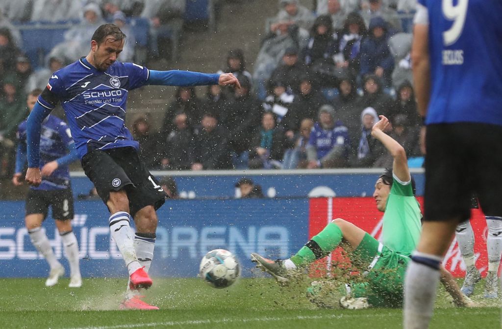 Arminia Bielefeld gegen Hannover 96: Regen, Wind und 96 können Spitzenreiter nicht stoppen