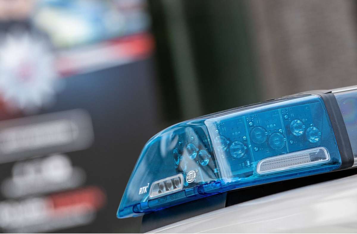 Versuchter Totschlag in Reutlingen: Mann fährt auf Polizisten zu – Untersuchungshaft