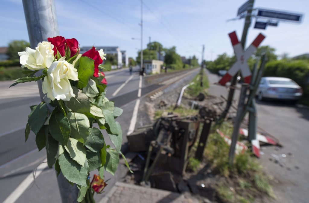 Tödlicher Bahn-Unfall in Frankfurt: So laufen die Ermittlungen zu den offenen Schranken