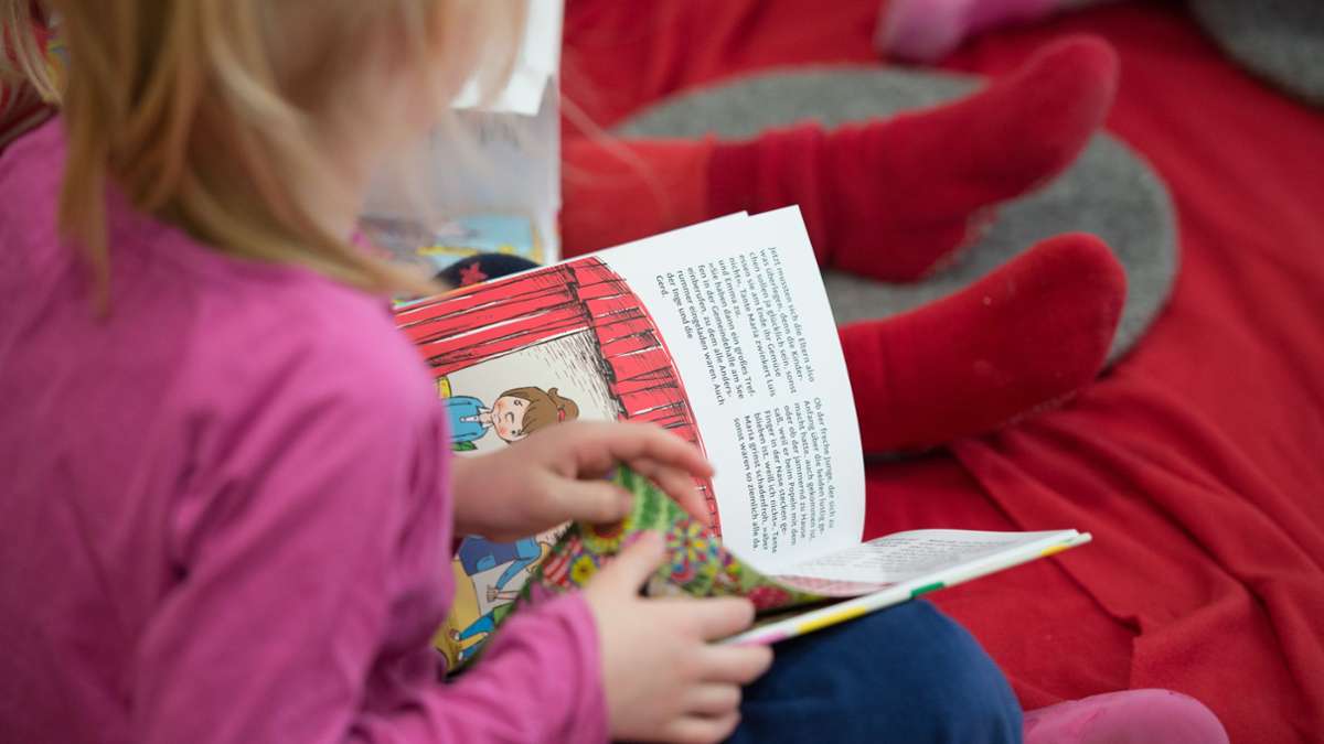 Leseförderung im Elternhaus: Wie bringt man Kinder zum Lesen?