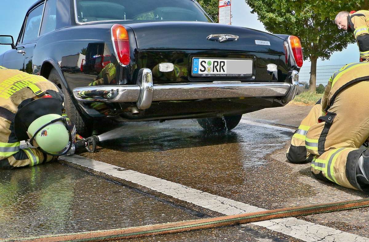 A 81 bei Ditzingen: Bremsen eines Rolls Royce  überhitzen