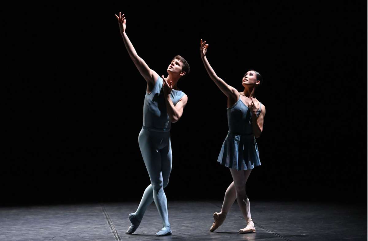 Hyo-Jung Kang wird am 25. Juli zum letzten Mal als Solistin des Stuttgarter Balletts auf der Bühne stehen – in William Forsythes „Blake Works“. Unser Foto zeigt sie mit David Moore.