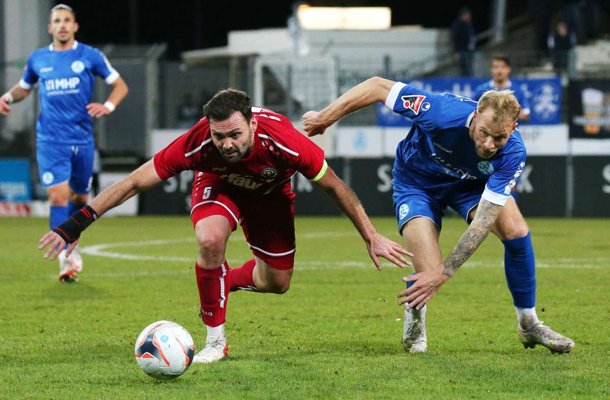 FC Astoria Walldorf II gegen Stuttgarter Kickers: Die Blauen springen auf den ersten Tabellenplatz