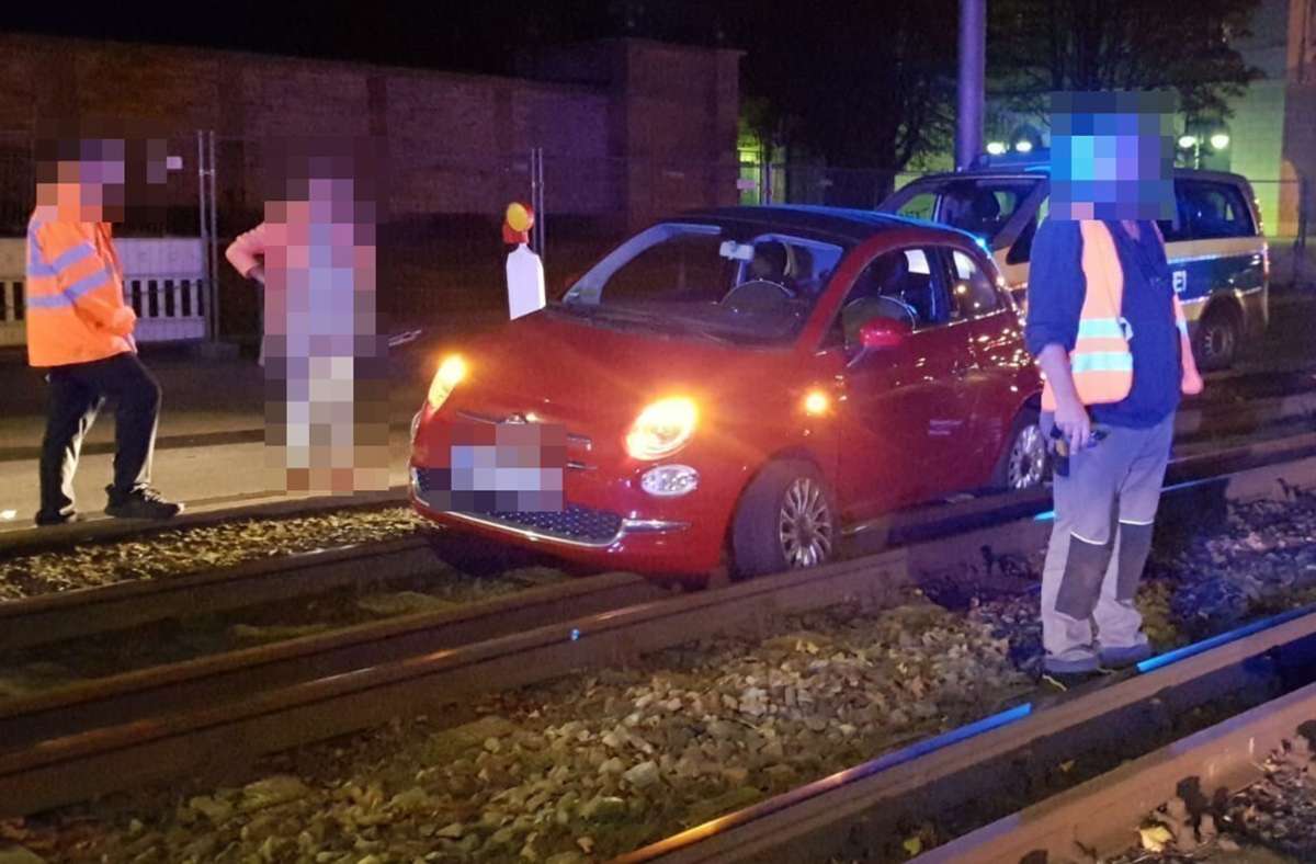 Ein Auto im Gleis in Cannstatt führte zu Einschränkungen im Stadtbahnverkehr.