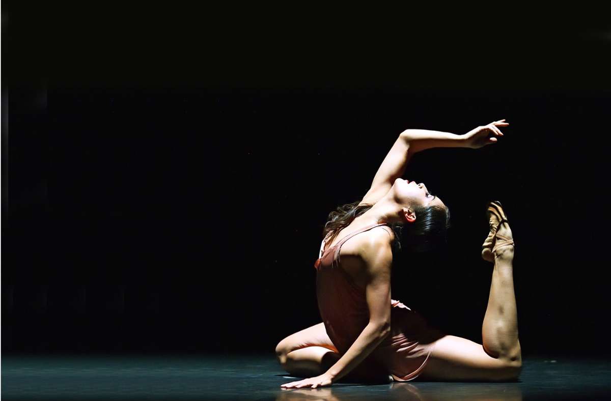Das Solo „Aliunde levi“ hat Aurora de Mori für die koreanische Tänzerkollegin choreografiert.